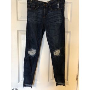New W/O Tags, SUPER CUTE distressed denim jeans